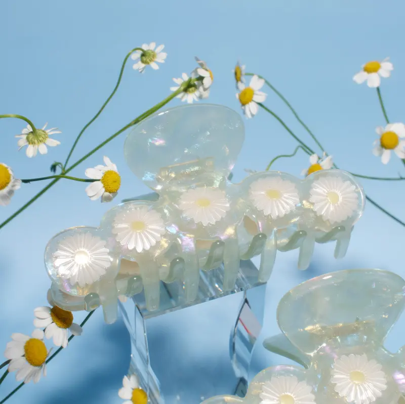 Daisy Chain Oversized Hair Claw