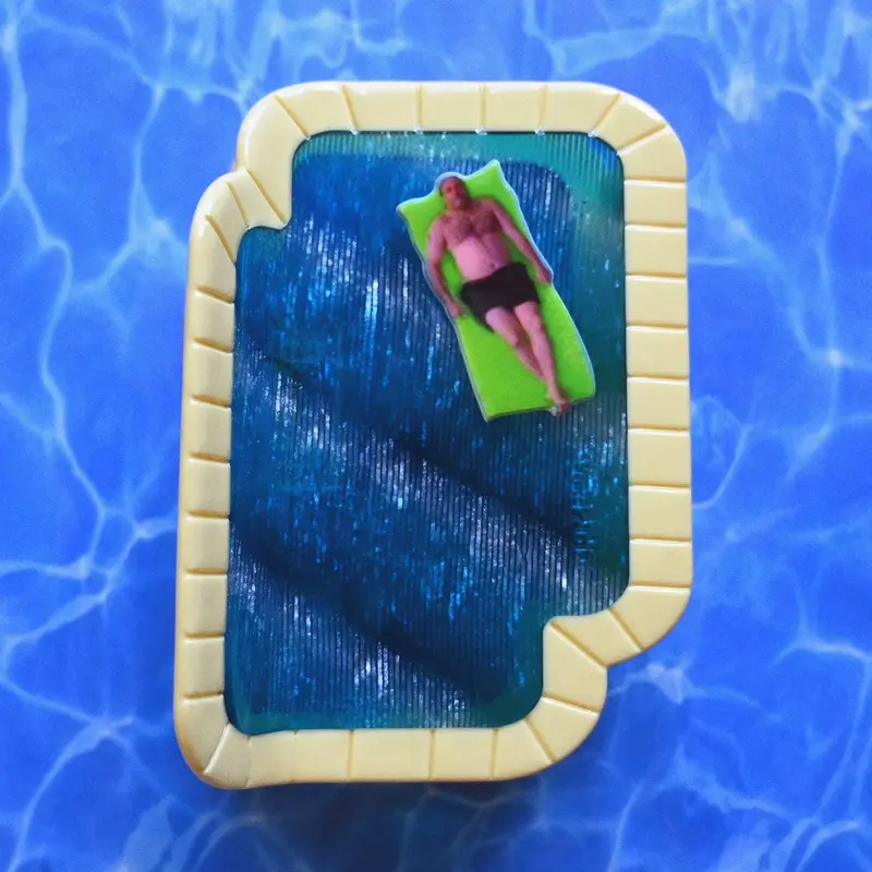 Tony in the Pool–Style Hair Claw